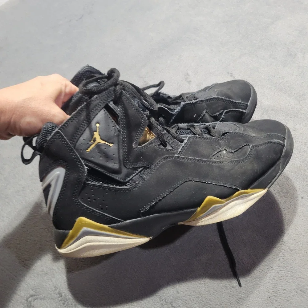 Jordan True Flight Men Size 9 Black Gold 342964-070 Basketball Sneaker Retro